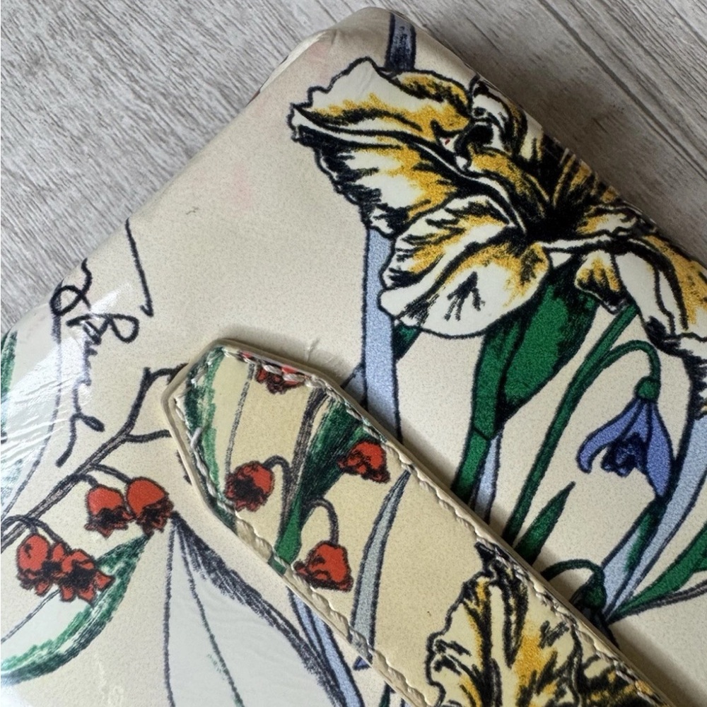 Tory Burch Cream Floral Clutch - Picture 10 of 12